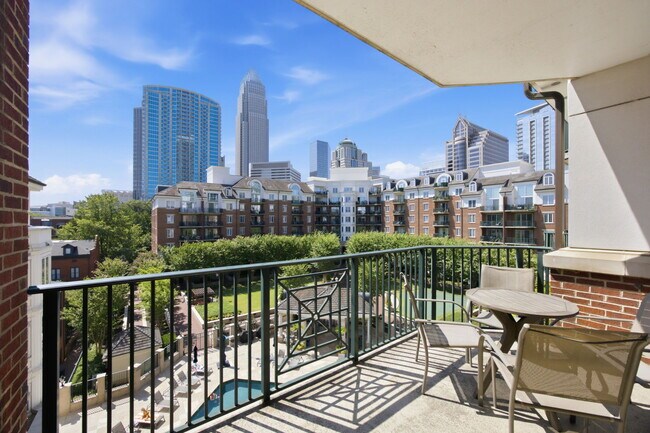 Foto del edificio - 300 W 5th St