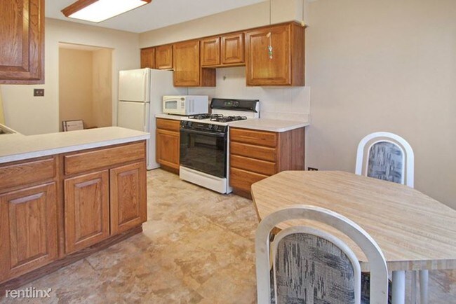Building Photo - 908 Knottingham Dr