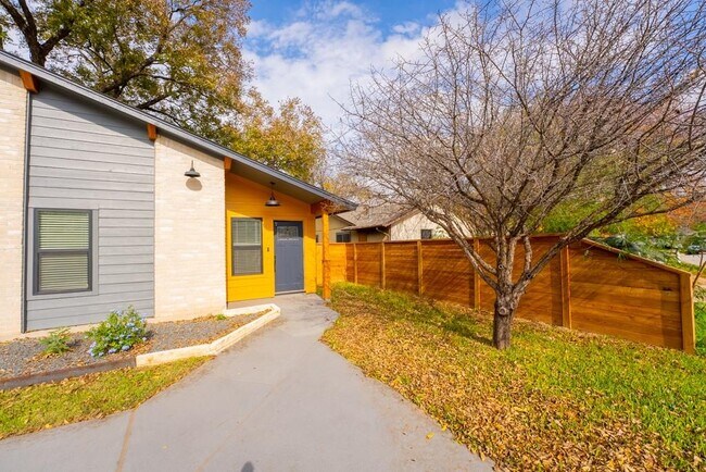 Foto del edificio - 5702 Tracy Lynn Ln
