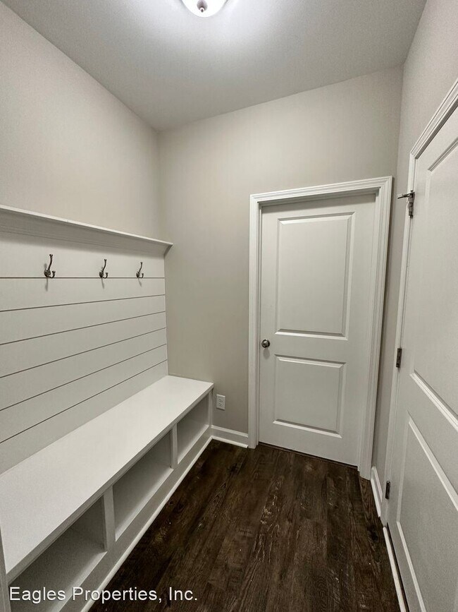 Foto del edificio - 3 br, 3.5 bath House - 451 Fallingbrook Drive