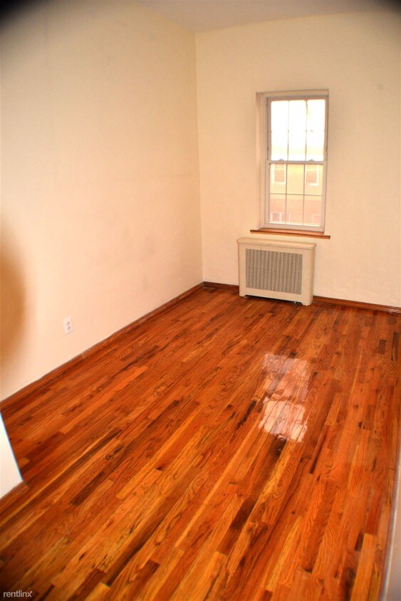 Foto principal - 329 E 68th St