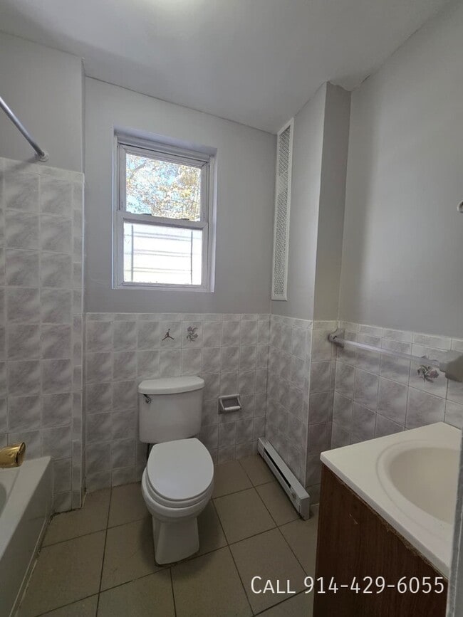 Photo - 139 W Sandford Blvd Apartment