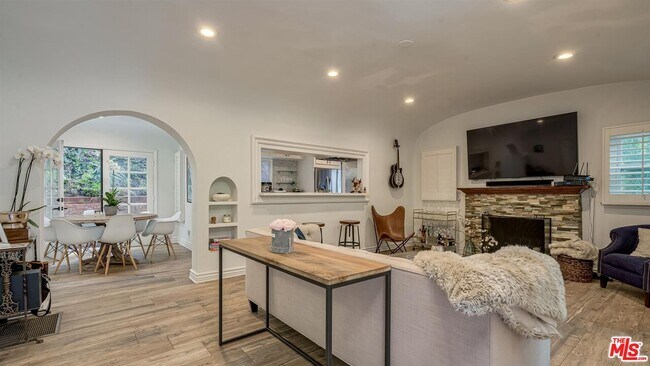 Building Photo - 9858 Easton Dr