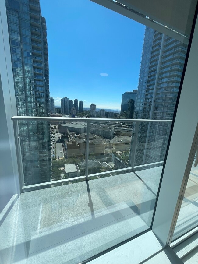Photo du bâtiment - 6000 Mckay Av
