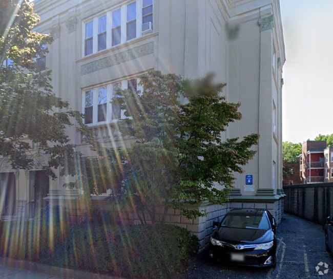 Building Photo - 76 Egmont St