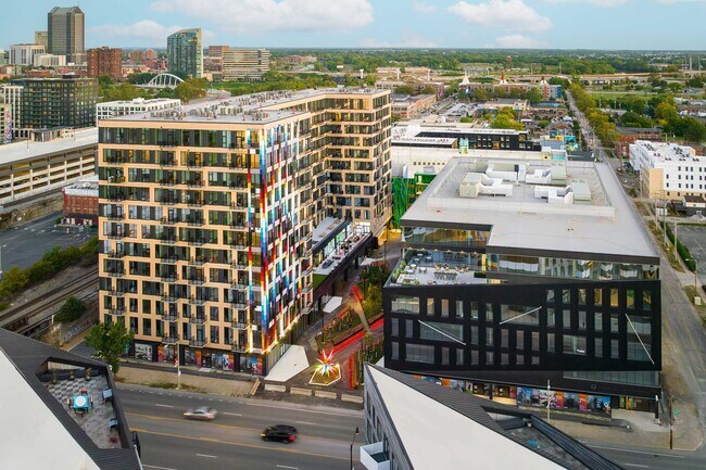 Building Photo - Horizon West