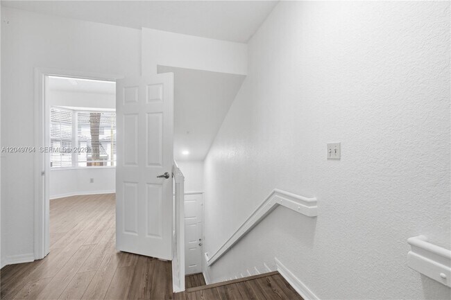 Foto del edificio - 725 SW 148th Ave