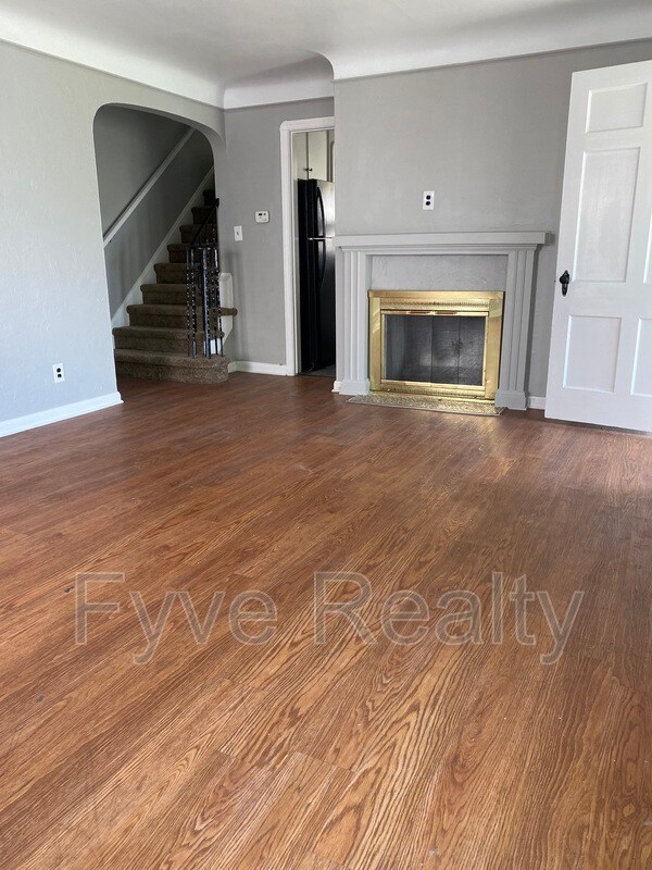Building Photo - 4163 E 147th St
