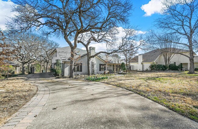 Building Photo - Ask about our NO security deposit option!