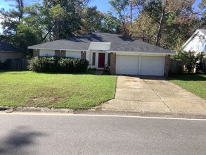 Building Photo - 109 Lake Forest Blvd