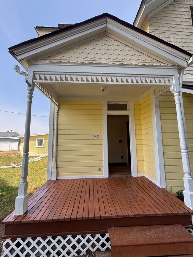 Foto del edificio - **Coming soon** Charming Historic 4-bd Home for Rent – Fully Remodeled, Spacious Yard, Great Loca...