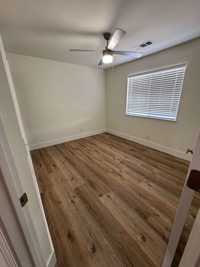 Foto del edificio - 1024 Michelle Ct