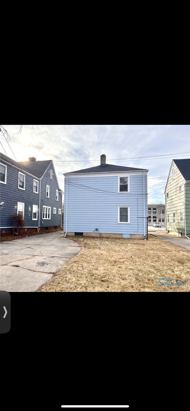 Building Photo - 4562 N Haven Ave