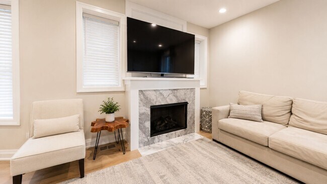 Foto del edificio - 1225 W Addison St