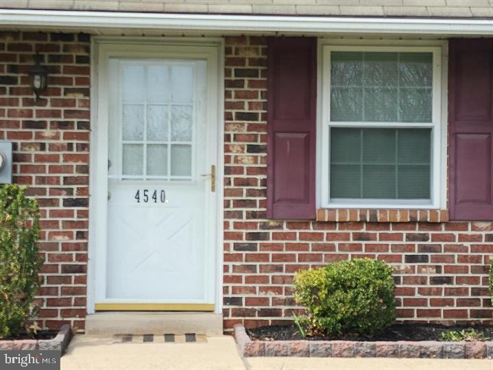 Foto principal - 4540 Rosemarie Dr