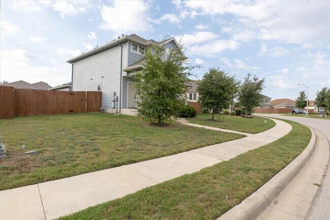 Building Photo - 440 Star Thistle St