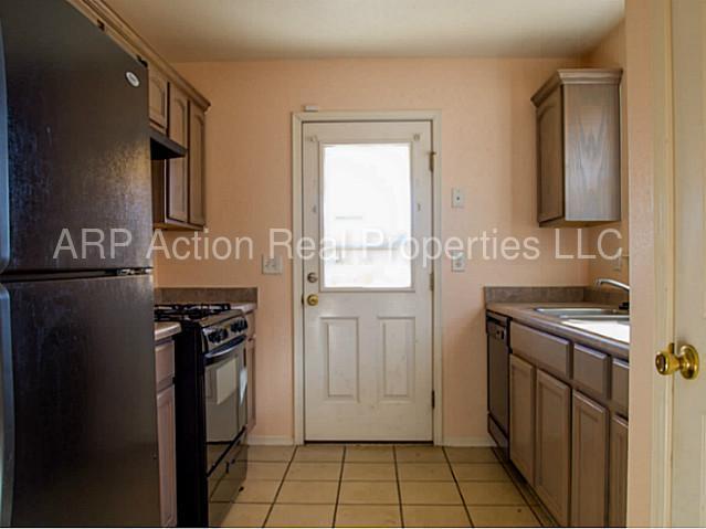 Building Photo - 14084 Tierra Leona Dr