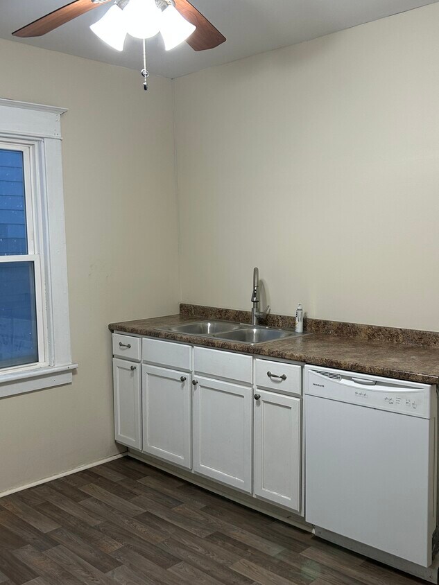 Building Photo - 15 Meriden St