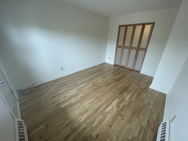 Building Photo - 2110 Av Beaconsfield