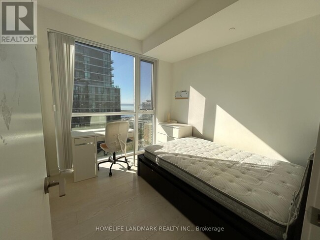 Building Photo - 20 Bruyeres Mews