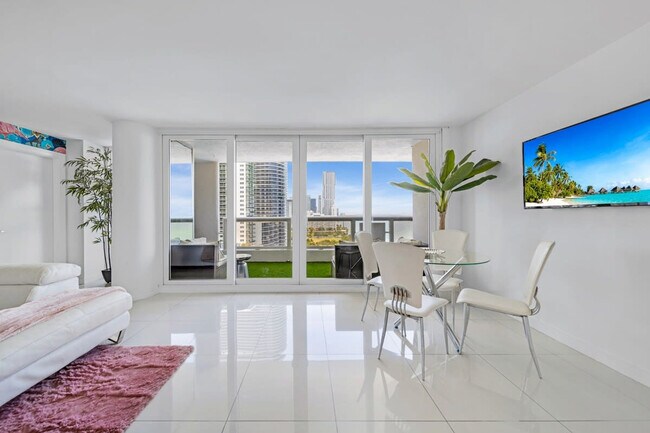 Foto del edificio - 1717 N Bayshore Dr