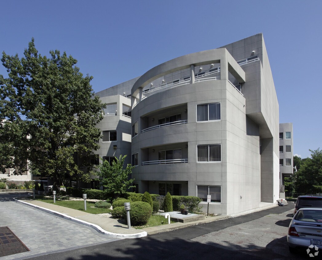 100 Cuttermill Rd, Great Neck, NY 11021 Apartments in Great Neck, NY