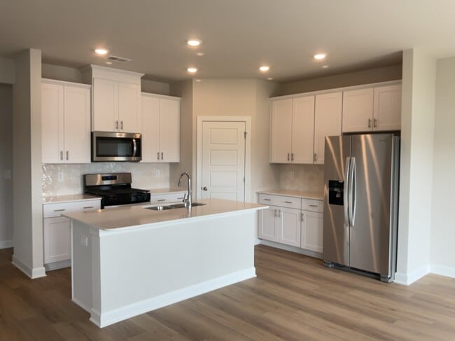 Foto del edificio - 794 Treeline Rd