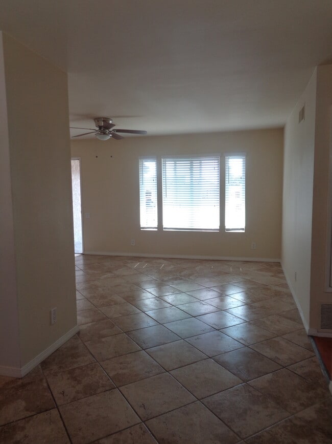 Building Photo - 607 E Utica Ave