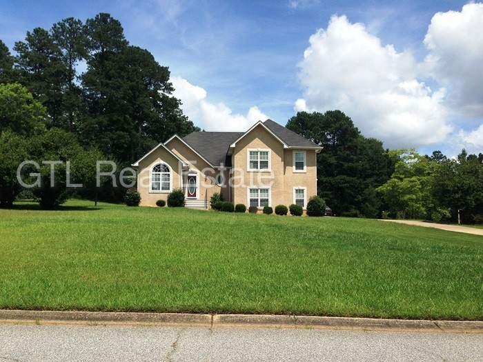 Primary Photo - Split level with open floor plan