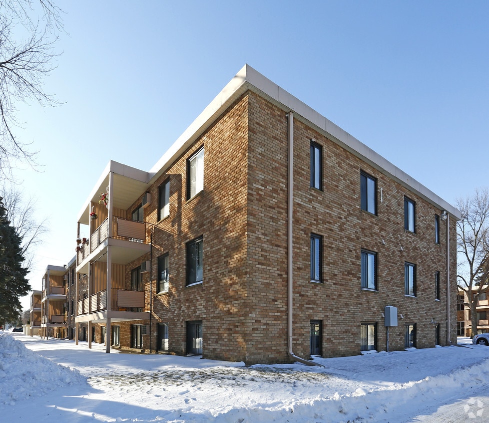 Highcrest Manor Apartments Saint Anthony, MN