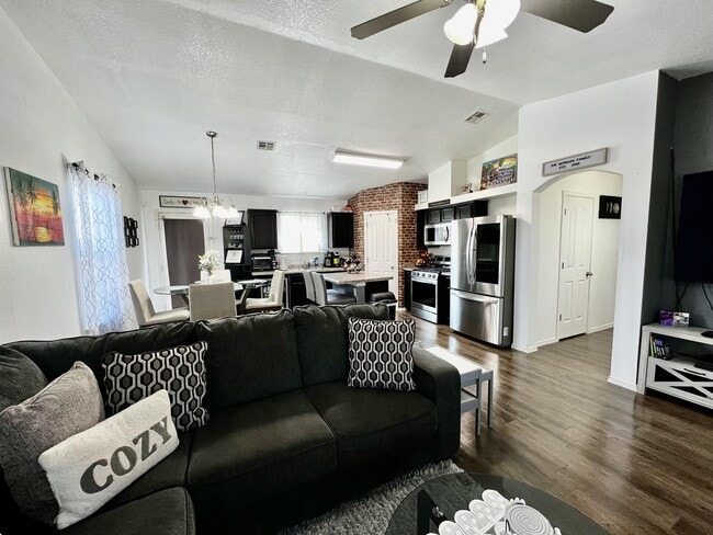 Building Photo - 749 Villa Romero Dr