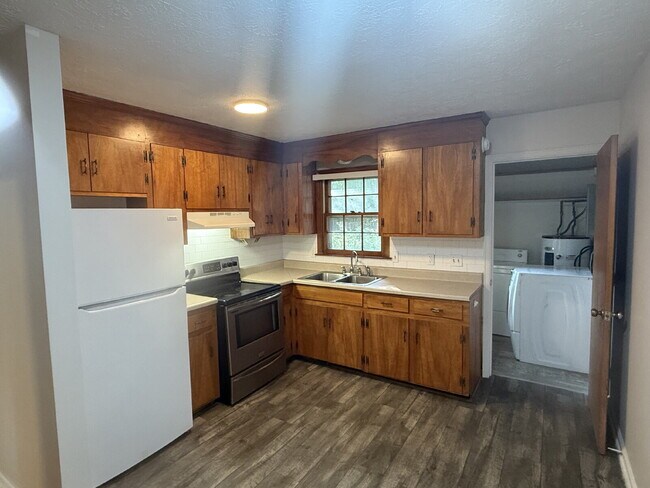 Foto del edificio - Two bed one bath property in Madison Heigh...