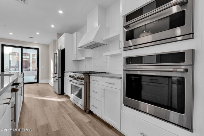 Foto del edificio - 215 2nd Ave