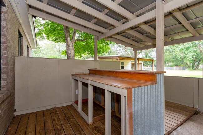 Building Photo - ** 4 bed 2 bath located in Dalraida close ...