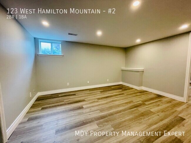 Building Photo - Beautiful lower unit!