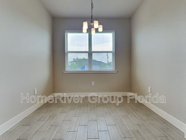 Building Photo - 3801 NE 23rd Pl