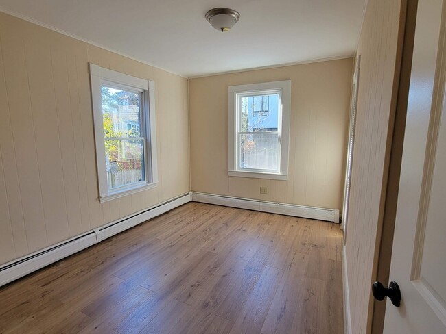 Building Photo - 45 Kinnaird St