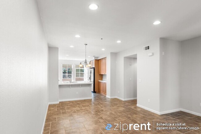 Building Photo - 482 Tristania Terrace