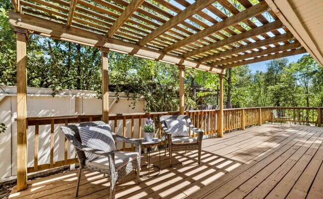Foto del edificio - 826 Blue Bell Ct
