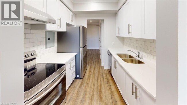 Building Photo - 3189 King St E