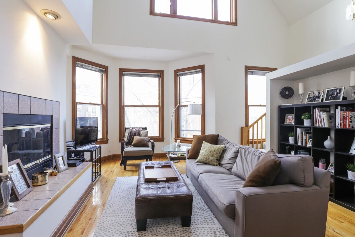 Foto principal - 3329 N Kenmore Ave