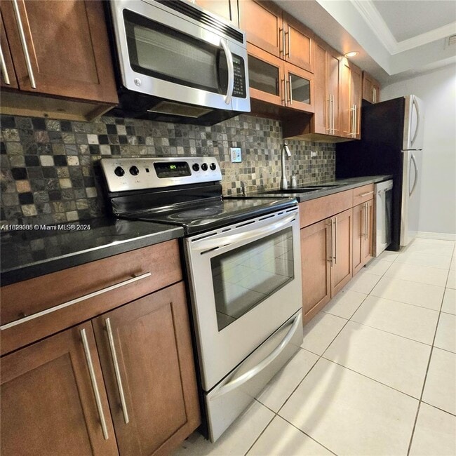 Building Photo - 18071 Biscayne Blvd