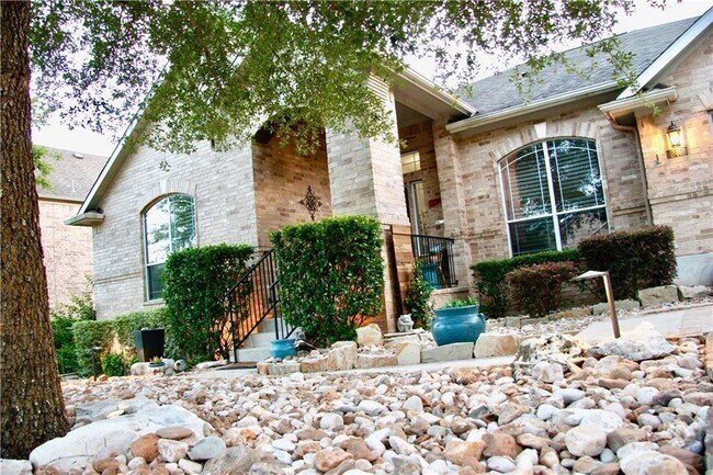 Building Photo - 240 Abbey Dr