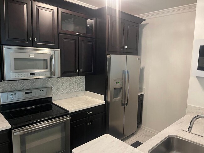 Foto del edificio - Available now. Beautiful, FULLY-FURNISHED 1 BR/1 BA Condo in Mt Pleasant!