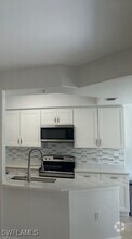 Building Photo - 1365 Henley St