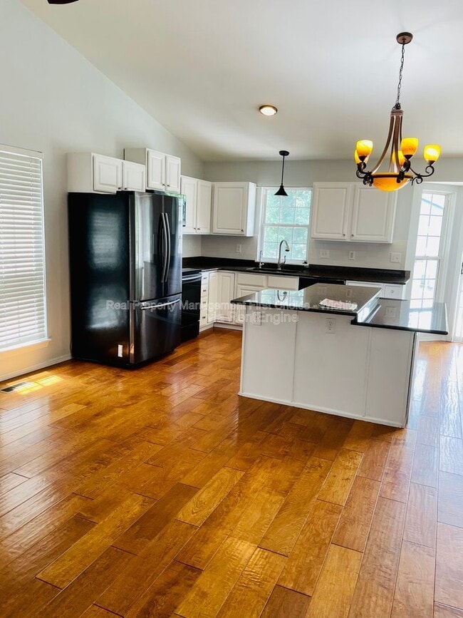 Building Photo - 613 S Wheatland Cir