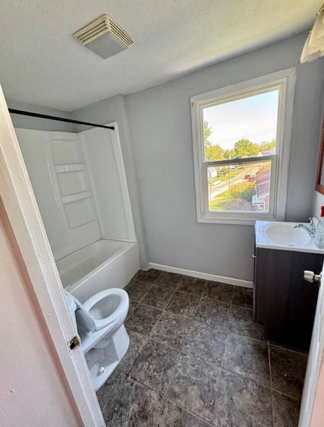 Building Photo - Sturges