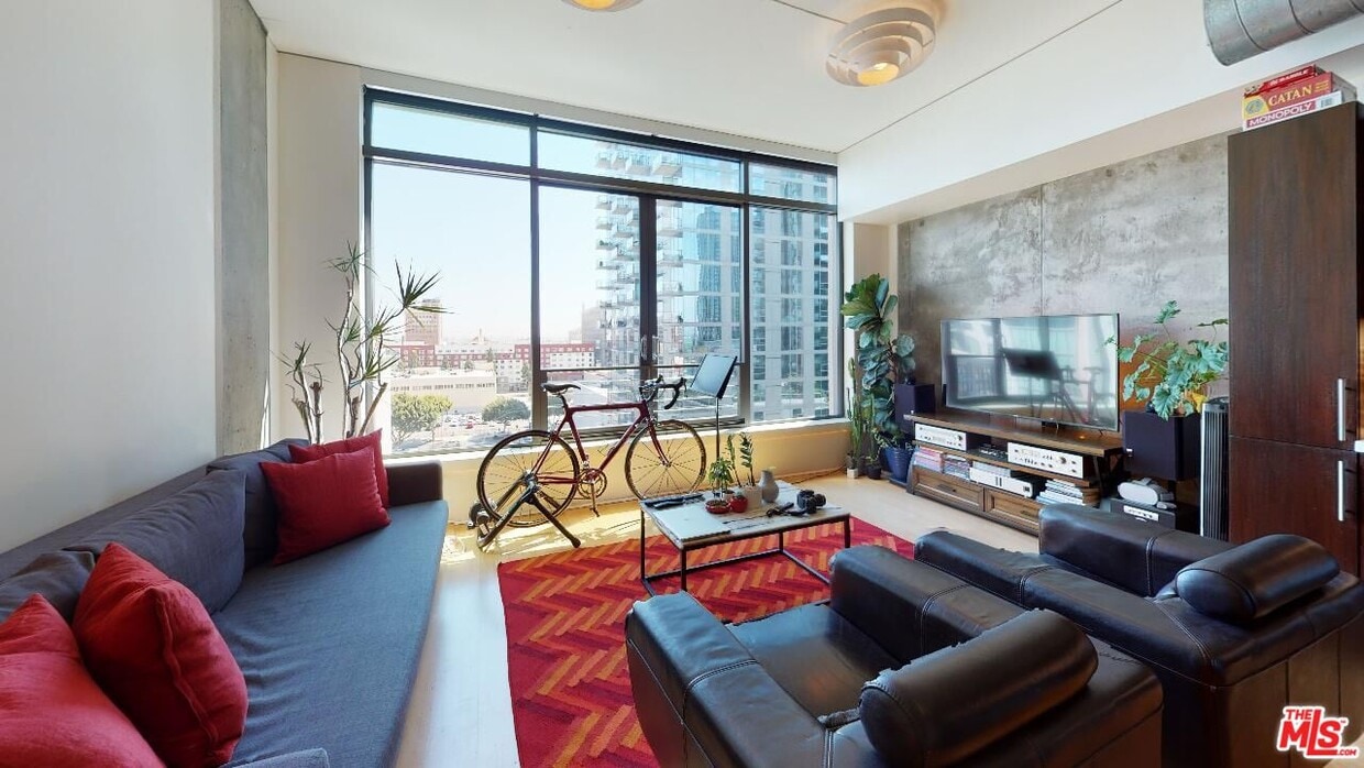 Foto principal - 1111 S Grand Ave