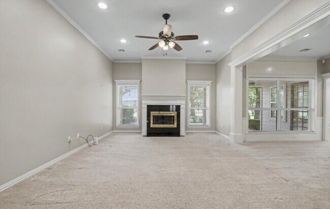 Foto del edificio - 412 N Forest Ridge Blvd