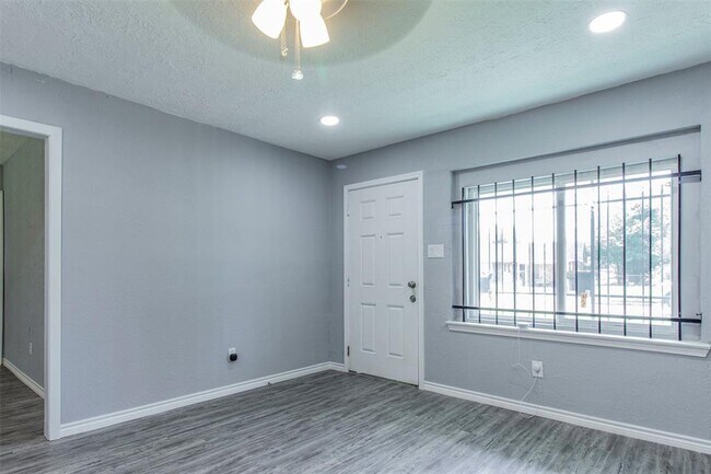 Building Photo - 5739 Waterford Dr